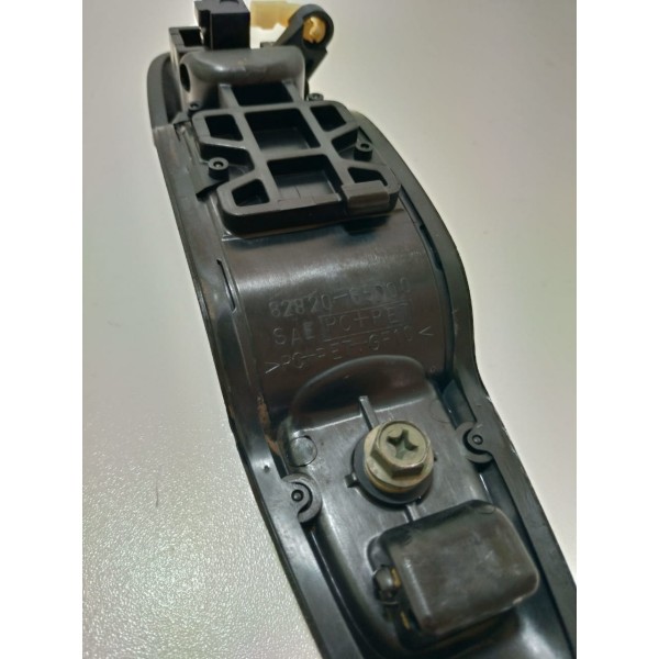 Maçaneta Externa Dianteira Esquerda Chevrolet Tracker 2001