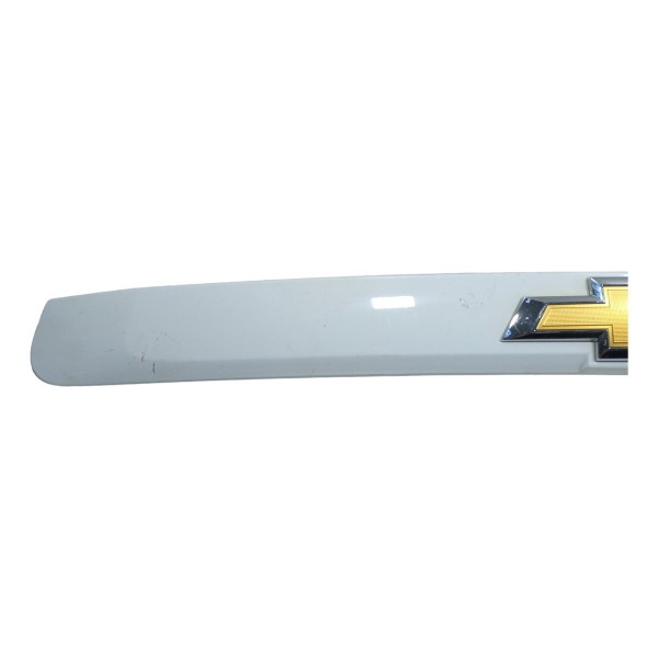 Moldura Aplique Tampa Traseira C/luz Placa Gm Tracker 2016