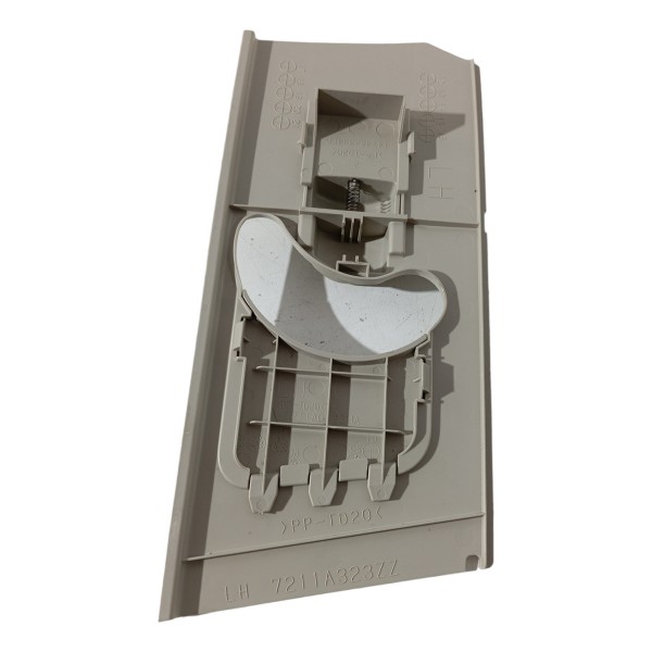 Acabamento Coluna Central Superior Esquerda Outlander 2015