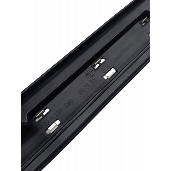 Soleira Porta Dianteira Direita Mercedes B180 B200 2008 2009