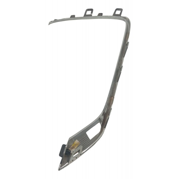 Friso Cromado Farol Milha Direito Gm Tracker 2018 19 Detalhe