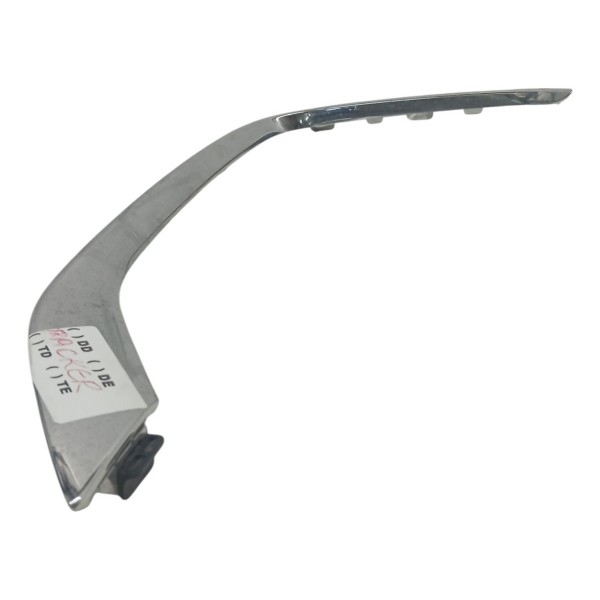 Friso Cromado Farol Milha Direito Gm Tracker 2018 19 Detalhe