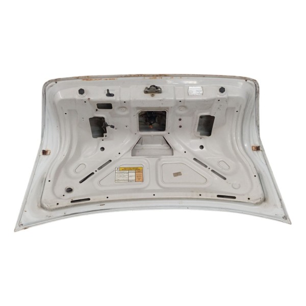 Tampa Traseira Chevrolet Vectra 1999 2000 2001 Detalhe