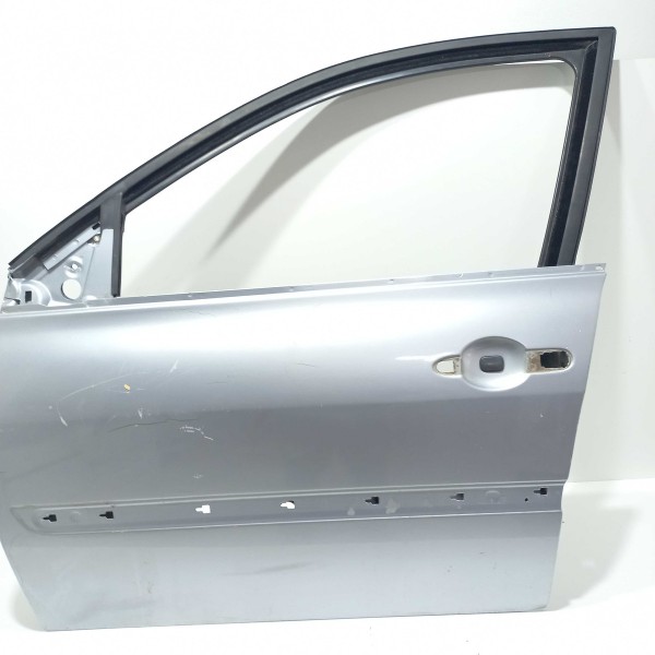 Porta Dianteira Esquerda Renault Megane Detalhes
