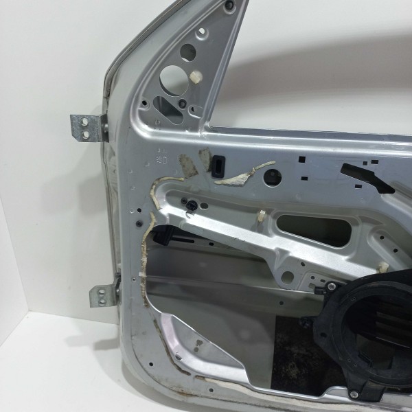 Porta Dianteira Direita Peugeot 207  Detalhe
