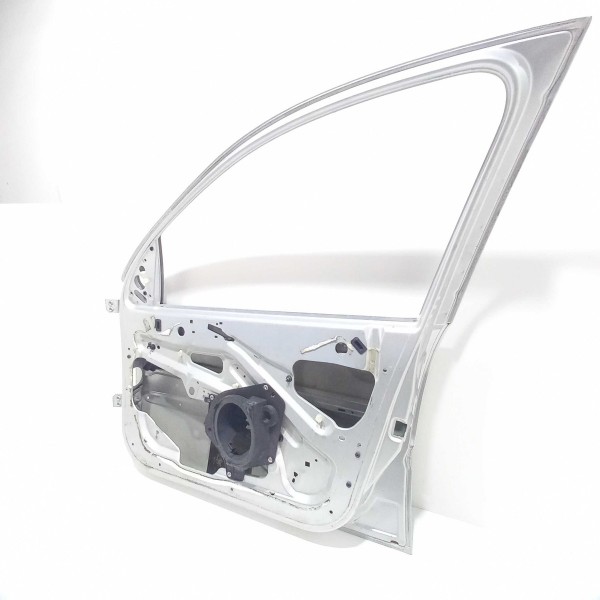 Porta Dianteira Direita Peugeot 207  Detalhe