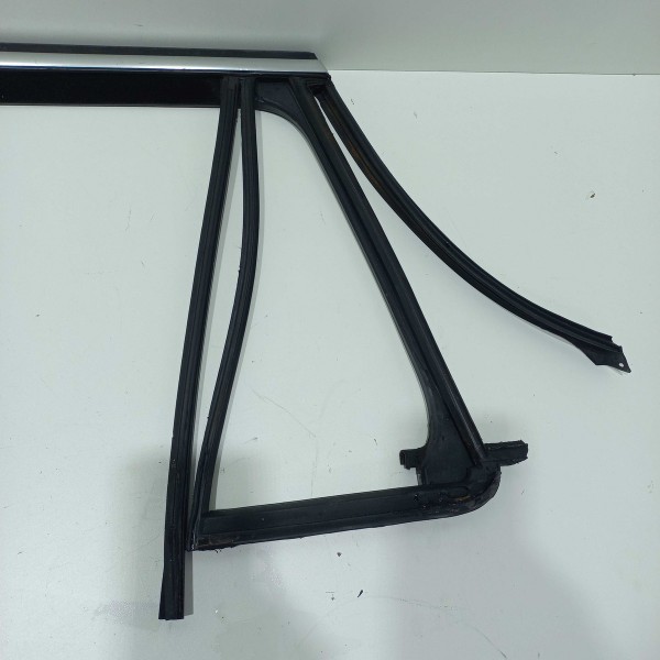 Guarnição Porta Traseira Esquerda Volkswagen Jetta 2010 Preto