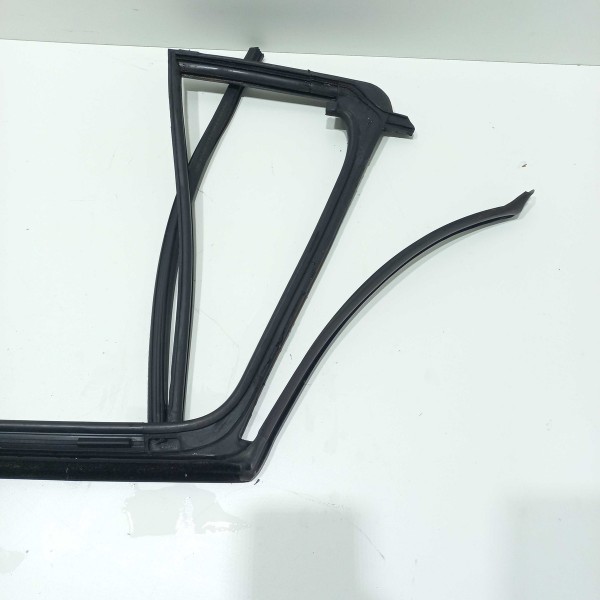 Guarnição Porta Traseira Esquerda Volkswagen Jetta 2010 Preto