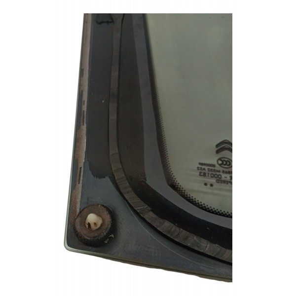 Vidro Fixo Traseiro Direita Citroen C3 Picasso 2012 Vidro Fixo Traseiro Direita Citroen C3 Picasso 2012