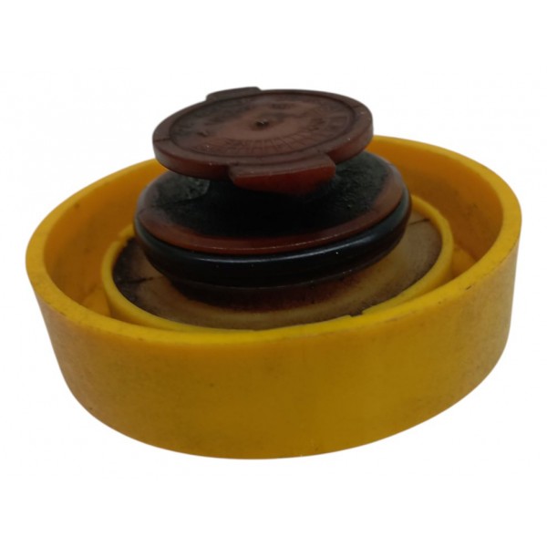 Tampa Óleo Motor Renault Logan 1.6 8v 2016 2017 Amarelo Tampa Óleo Motor Renault Logan 1.6 8v 2016 2017 Amarelo