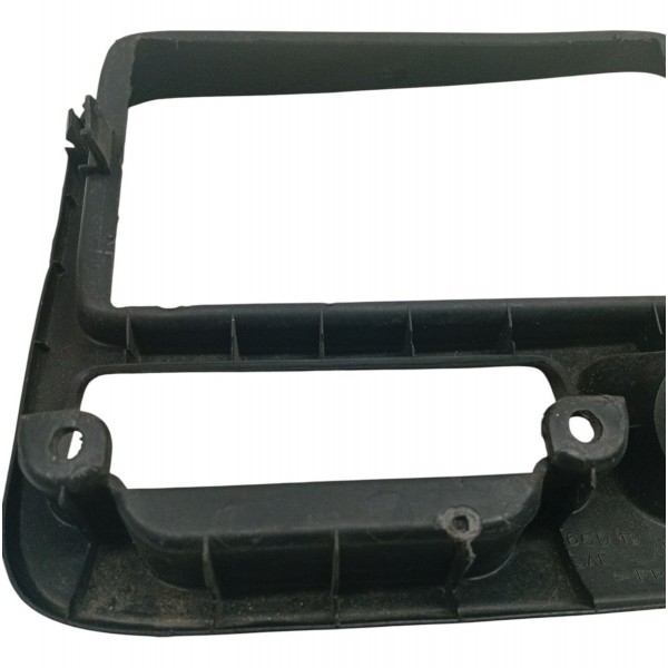 Moldura Painel Central Chevrolet Tracker 2004 Detalhe