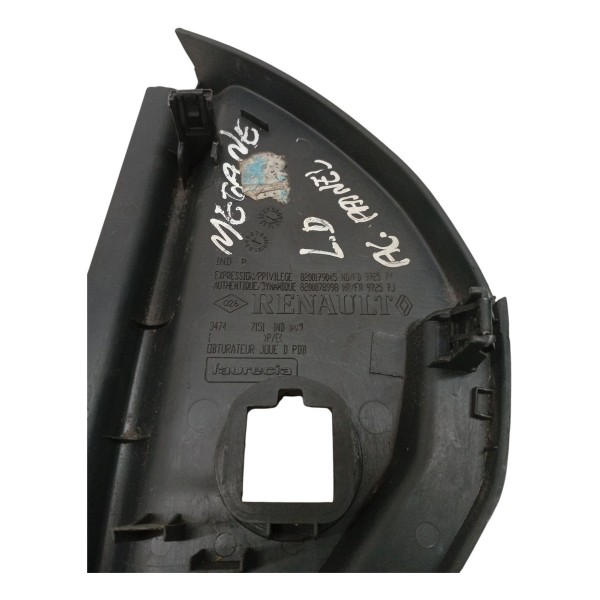 Moldura Acabamento Lateral Direito Painel Megane 2007