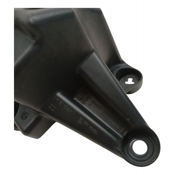 Suporte Guia Parachoque Traseiro Direito Peugeot 3008 2011