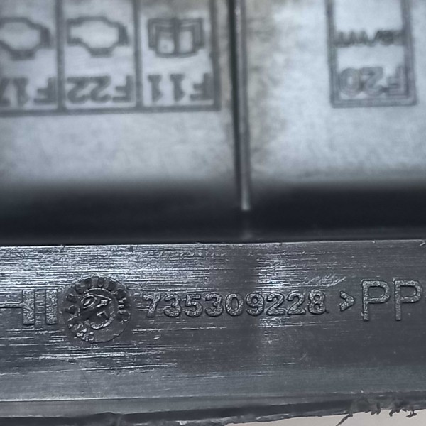 Tampa Caixa Fusíveis Motor Fiat Doblo 2007 Tampa Caixa Fusíveis Motor Fiat Doblo 2007