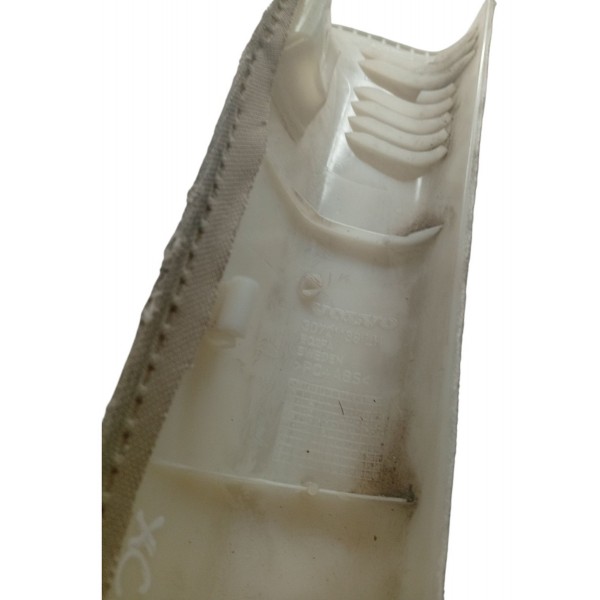 Moldura Coluna Interno Esquerdo Volvo Xc60 T5 2012 Detalhe Moldura Coluna Interno Esquerdo Volvo Xc60 T5 2012 Detalhe