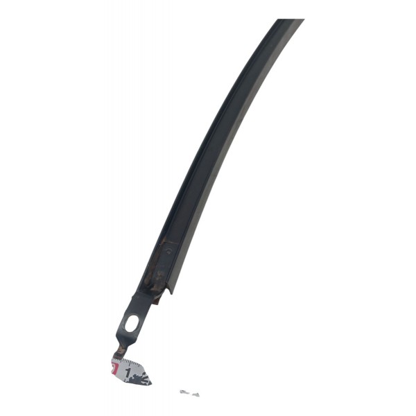 Guia Canaleta Traseira Direita Volkswagen Gol 2001 Detalhe Guia Canaleta Traseira Direita Volkswagen Gol 2001 Detalhe