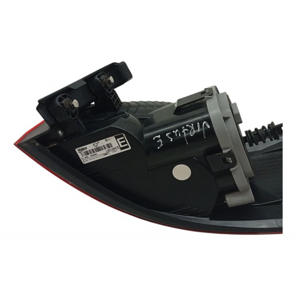 Lanterna Traseira Esquerda Volkswagen Virtus 2019 Detalhe Lanterna Traseira Esquerda Volkswagen Virtus 2019 Detalhe