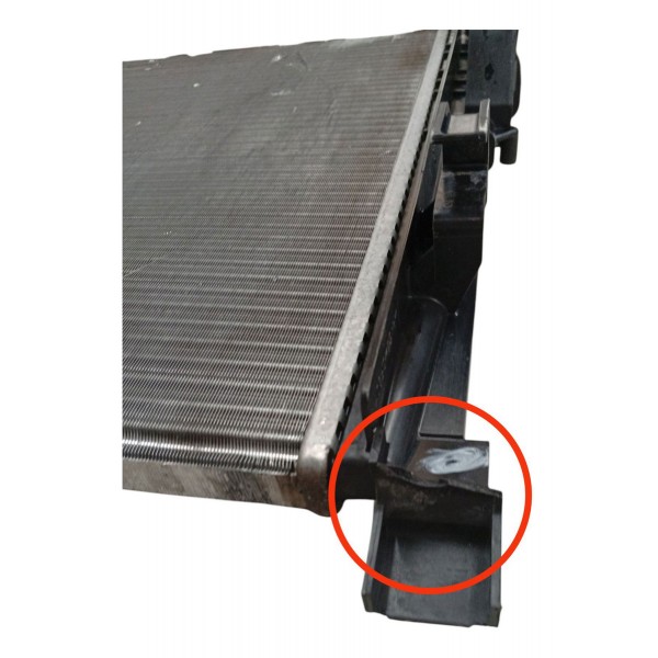 Radiador Água Renault Sandero Logan 1.0 2017 Detalhe Radiador Água Renault Sandero Logan 1.0 2017 Detalhe