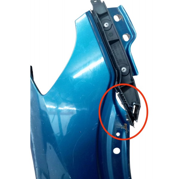 Paralama Dianteira Direita Chevrolet Zafira 2003 Detalhe Paralama Dianteira Direita Chevrolet Zafira 2003 Detalhe