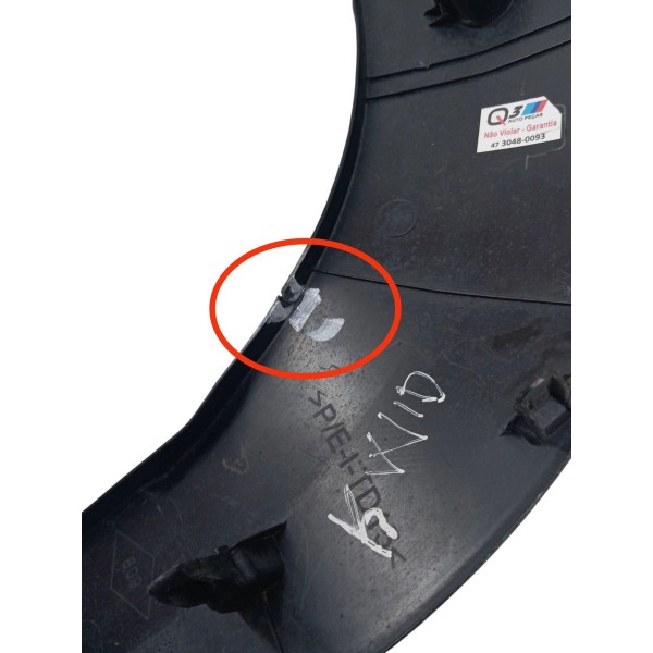 Moldura Paralama Traseiro Direito Kwid 1.0 2020 2021 Detalhe