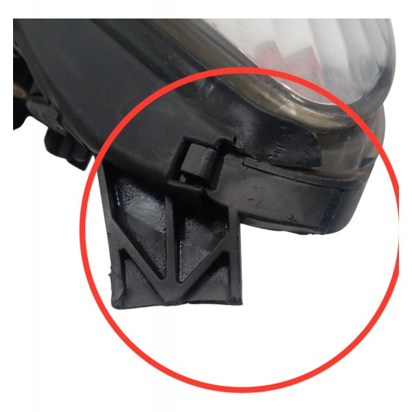 Farol Dinteiro Direito Citroen C5 2.0 2004 2005 2006 Detalhe Farol Dinteiro Direito Citroen C5 2.0 2004 2005 2006 Detalhe