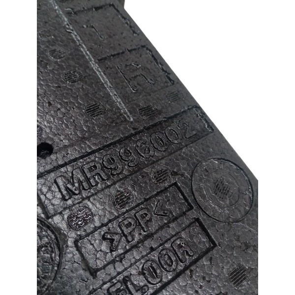 Isopor Porta Malas Direito Mitsubishi Airtrek 2006 Detalhe Isopor Porta Malas Direito Mitsubishi Airtrek 2006 Detalhe