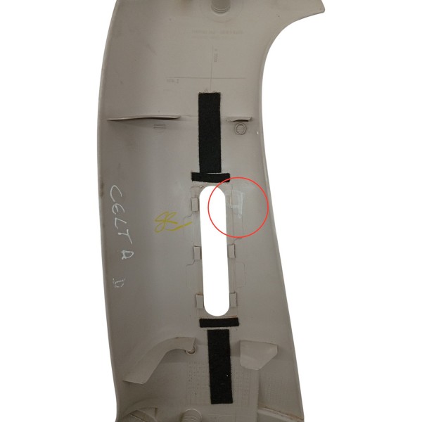 Acabamento Coluna Direita Chevrolet Celta 2008 2009 Detalhe