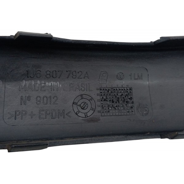 Moldura Parachoque Traseiro Direito Volkswagen Golf 2005 Moldura Parachoque Traseiro Direito Volkswagen Golf 2005