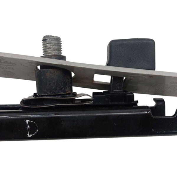 Trilho Regulagem Altura Cinto Direito Fiat Uno Way 2011 2012 Trilho Regulagem Altura Cinto Direito Fiat Uno Way 2011 2012