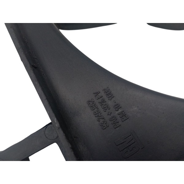 Moldura Ventoinha Radiador Chevrolet Corsa 2002 2003 Detalhe Moldura Ventoinha Radiador Chevrolet Corsa 2002 2003 Detalhe