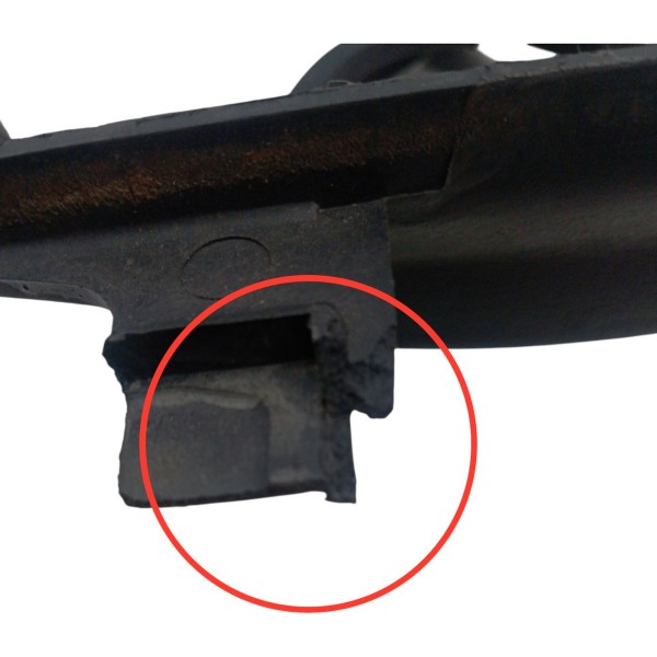 Moldura Ventoinha Radiador Chevrolet Corsa 2002 2003 Detalhe Moldura Ventoinha Radiador Chevrolet Corsa 2002 2003 Detalhe