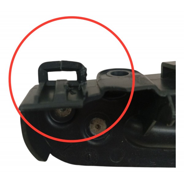 Guia Parachoque Traseiro Direito Renault Megane 2004 Detalhe Guia Parachoque Traseiro Direito Renault Megane 2004 Detalhe