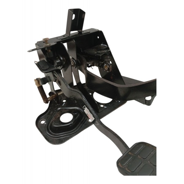 Pedaleira Freio Embreagem Chery Cielo Sedan 1.6 2012 2013 Pedaleira Freio Embreagem Chery Cielo Sedan 1.6 2012 2013