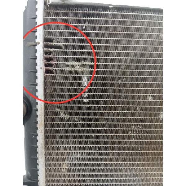 Radiador Agua Motor Renault Kangoo 1.0 2002 2003 Detalhe Radiador Agua Motor Renault Kangoo 1.0 2002 2003 Detalhe