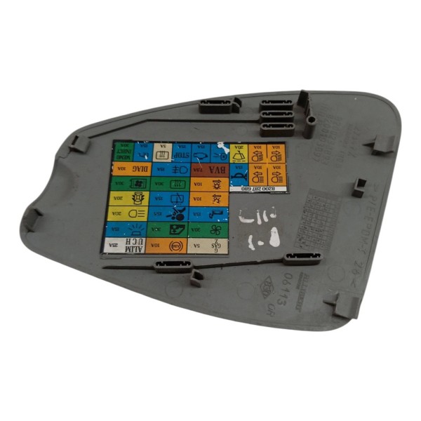 Moldura Tampa Caixa Fusível Renault Clio 2004 2005 Detalhe