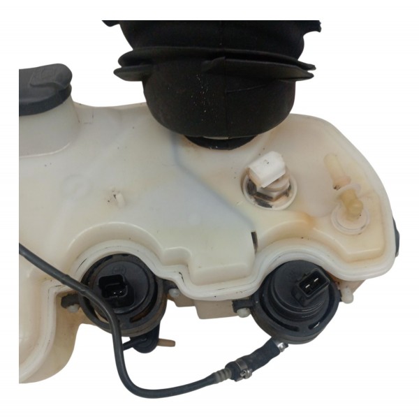 Reservatório Partida Frio Parabrisa Renault Sandero 2017