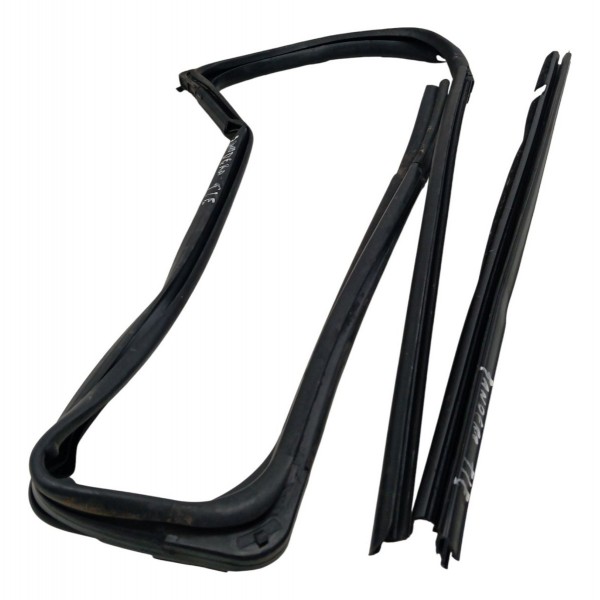 Kit Pestana Canaleta Traseira Esquerda Renault Sandero 2017 Kit Pestana Canaleta Traseira Esquerda Renault Sandero 2017