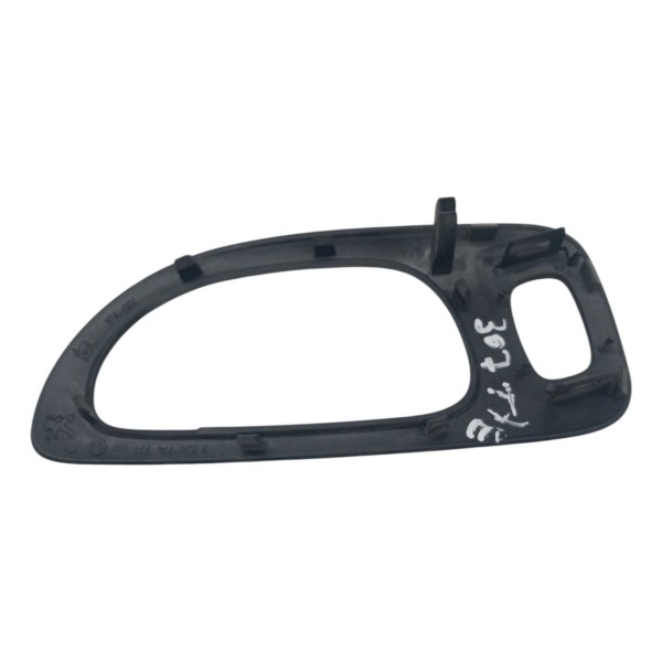 Moldura Maçaneta Traseiro Esquerdo Peugeot 307 Presence 2006 Traseira Moldura Maçaneta Traseiro Esquerdo Peugeot 307 Presence 2006 Traseira