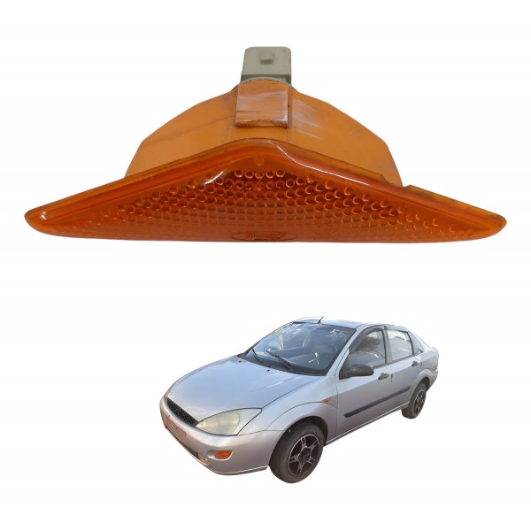 Lanterna Pisca Seta Alerta Ford Focus Sedan 2002 Detalhe - Direito Lanterna Pisca Seta Alerta Ford Focus Sedan 2002 Detalhe - Direito