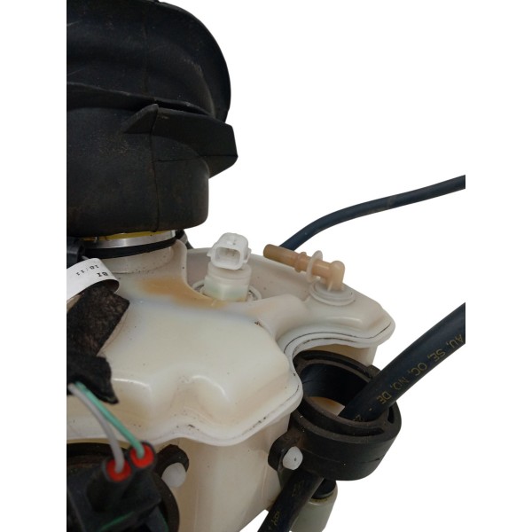 Reservatório Parabra Partida Frio Renault Logan 2008 Detalhe Reservatório Parabra Partida Frio Renault Logan 2008 Detalhe