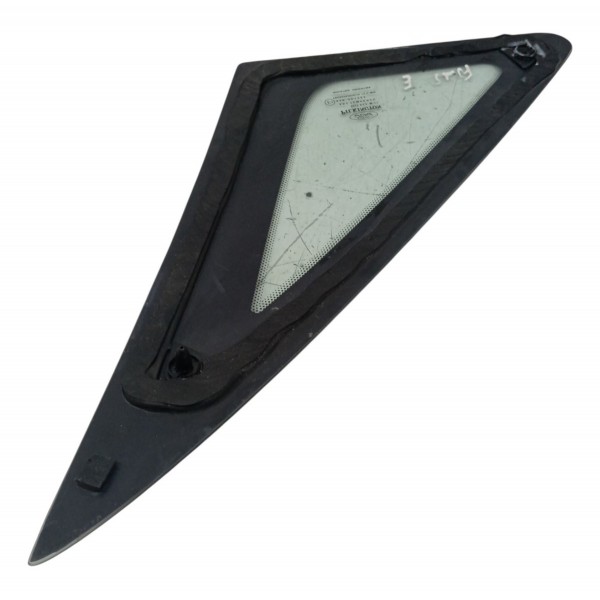 Vidro Fixo Vigia Esquerdo Ford Focus Sedan 2.0 2002 Detalhe Vidro Fixo Vigia Esquerdo Ford Focus Sedan 2.0 2002 Detalhe