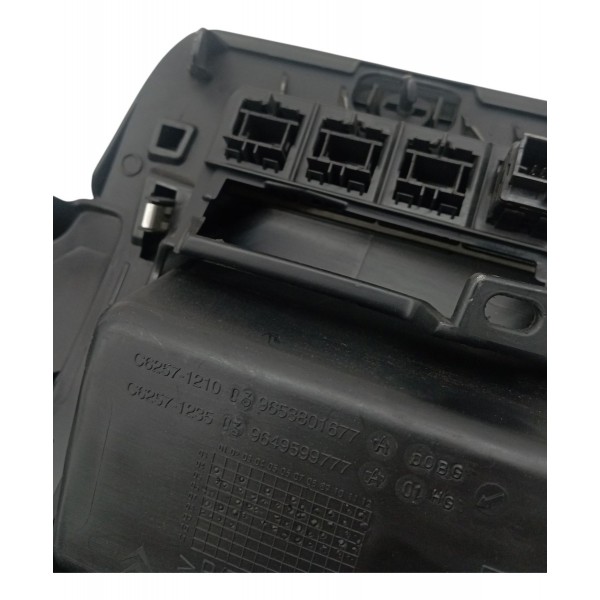 Moldura Painel Acabamento Inferior Painel C4 Pallas 2008 - Preto Moldura Painel Acabamento Inferior Painel C4 Pallas 2008 - Preto