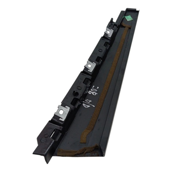 Acabamento Friso Porta Dianteira Direita Peugeot 208 2015 Acabamento Friso Porta Dianteira Direita Peugeot 208 2015