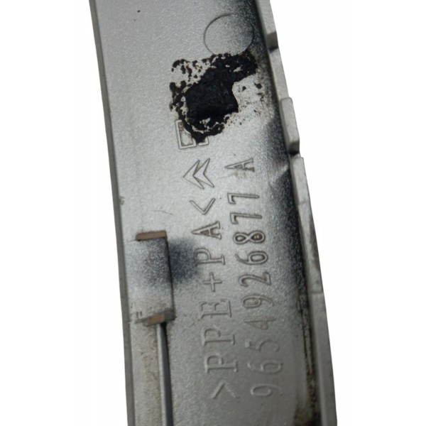 Acabamento Traseiro Direito Citroen C4 2007 2008 Detalhe