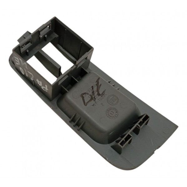 Moldura Botão Vidro Dianteiro Esquerdo Fiat Palio 2014 2015