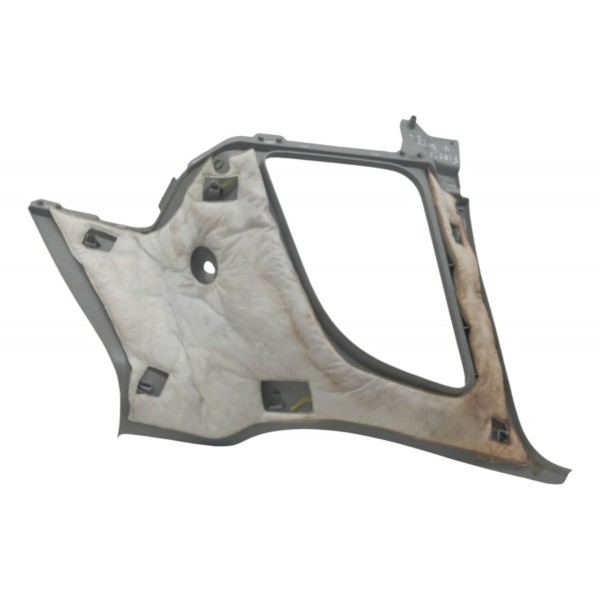 Acabamento Traseira Esquerda Vidro Ford Fiesta  2013 Detalhe