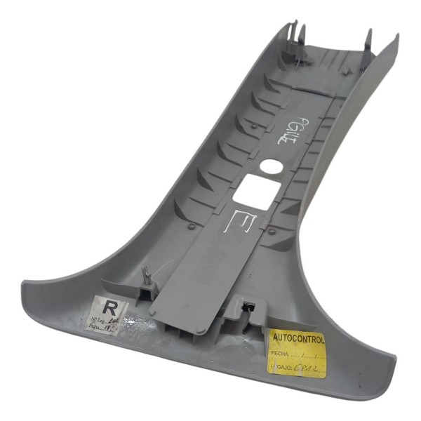 Moldura Coluna Esquerda Chevrolet Agile 1.4 2010 2011 2012