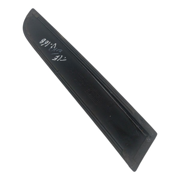 Friso Lateral Traseira Direito Chevrolet Celta 2002 Detalhe