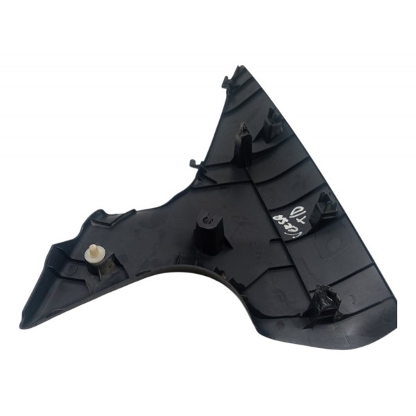 Acabamento Coluna Traseira Direita Nissan Versa 2019 Detalhe