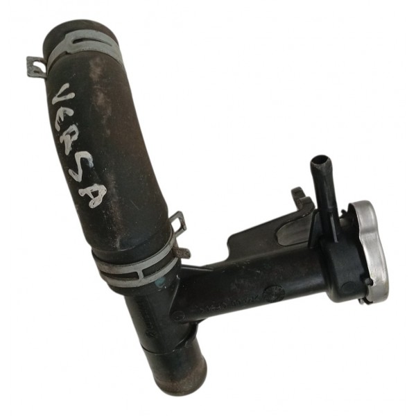 Tampa Cano Radiador Nissan Versa 1.6 2017 2018 2019 2020